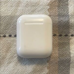 Apple White Wireless Earbuds with Charging Case